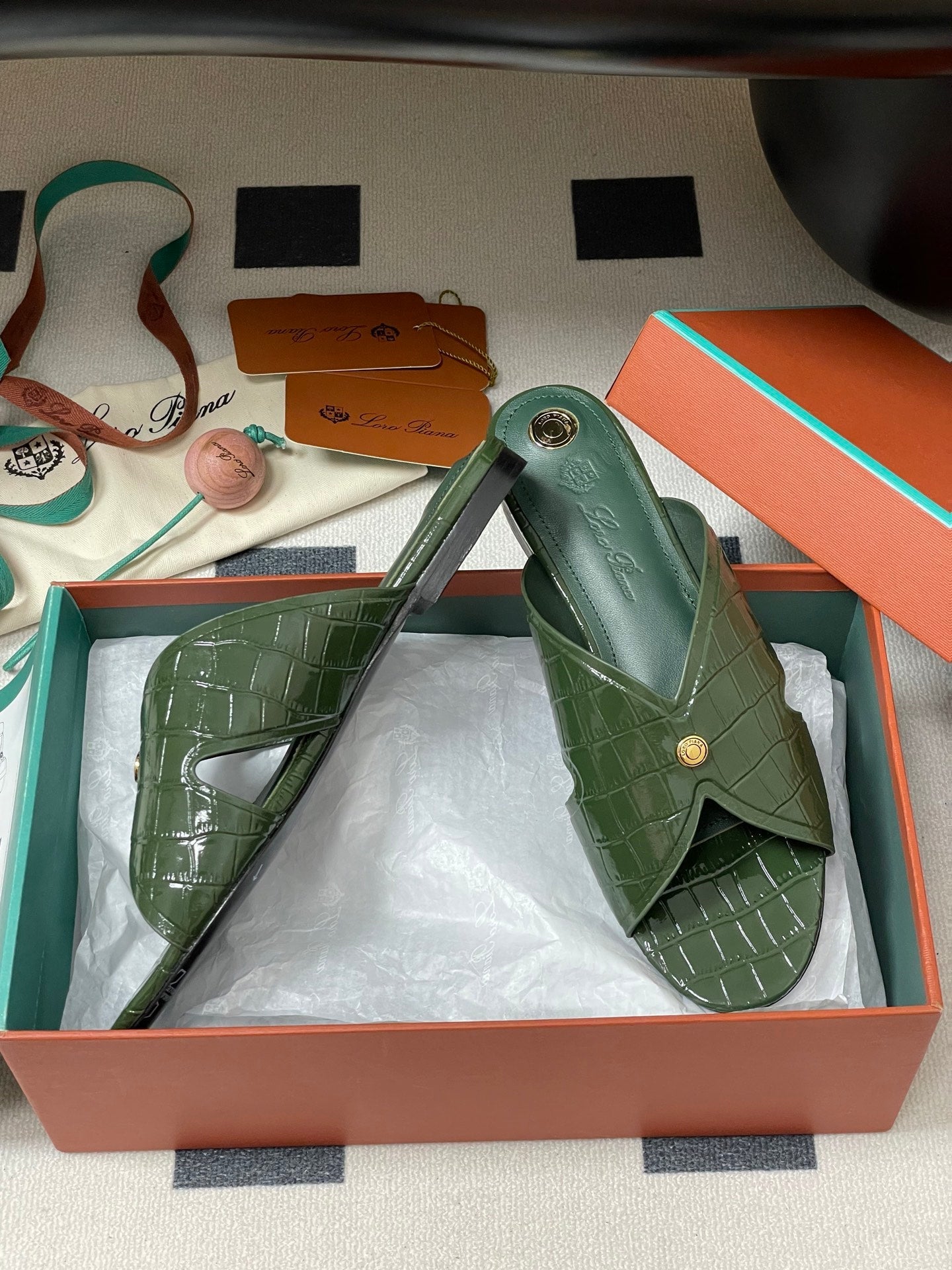 FLAT SLIPPERS IN MOSS GREEN CALFSKIN SNAKE EMBOSSING - 35