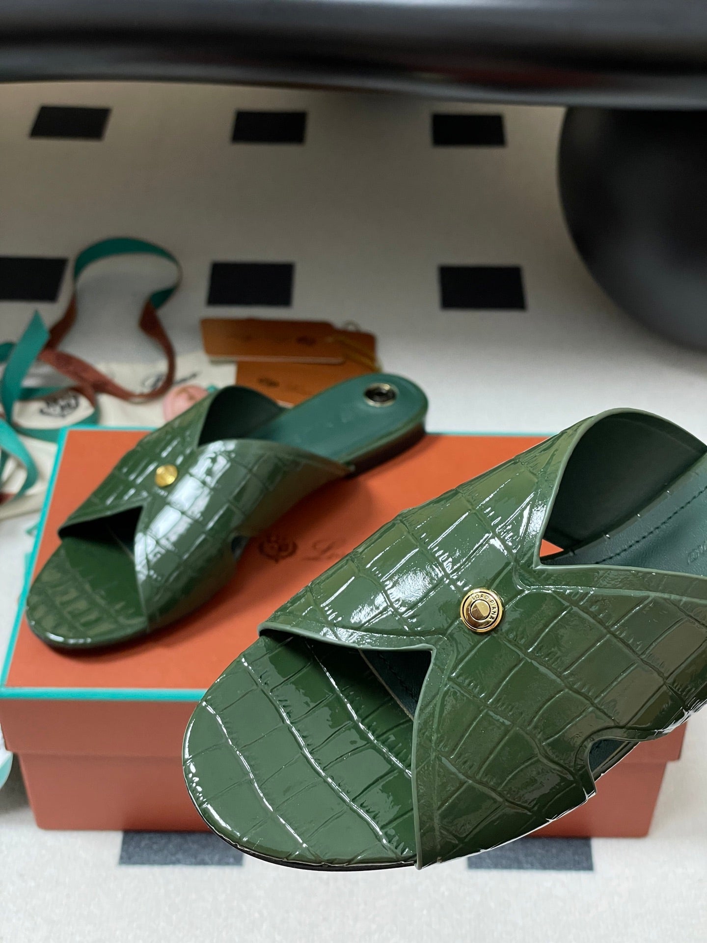 FLAT SLIPPERS IN MOSS GREEN CALFSKIN SNAKE EMBOSSING - 35