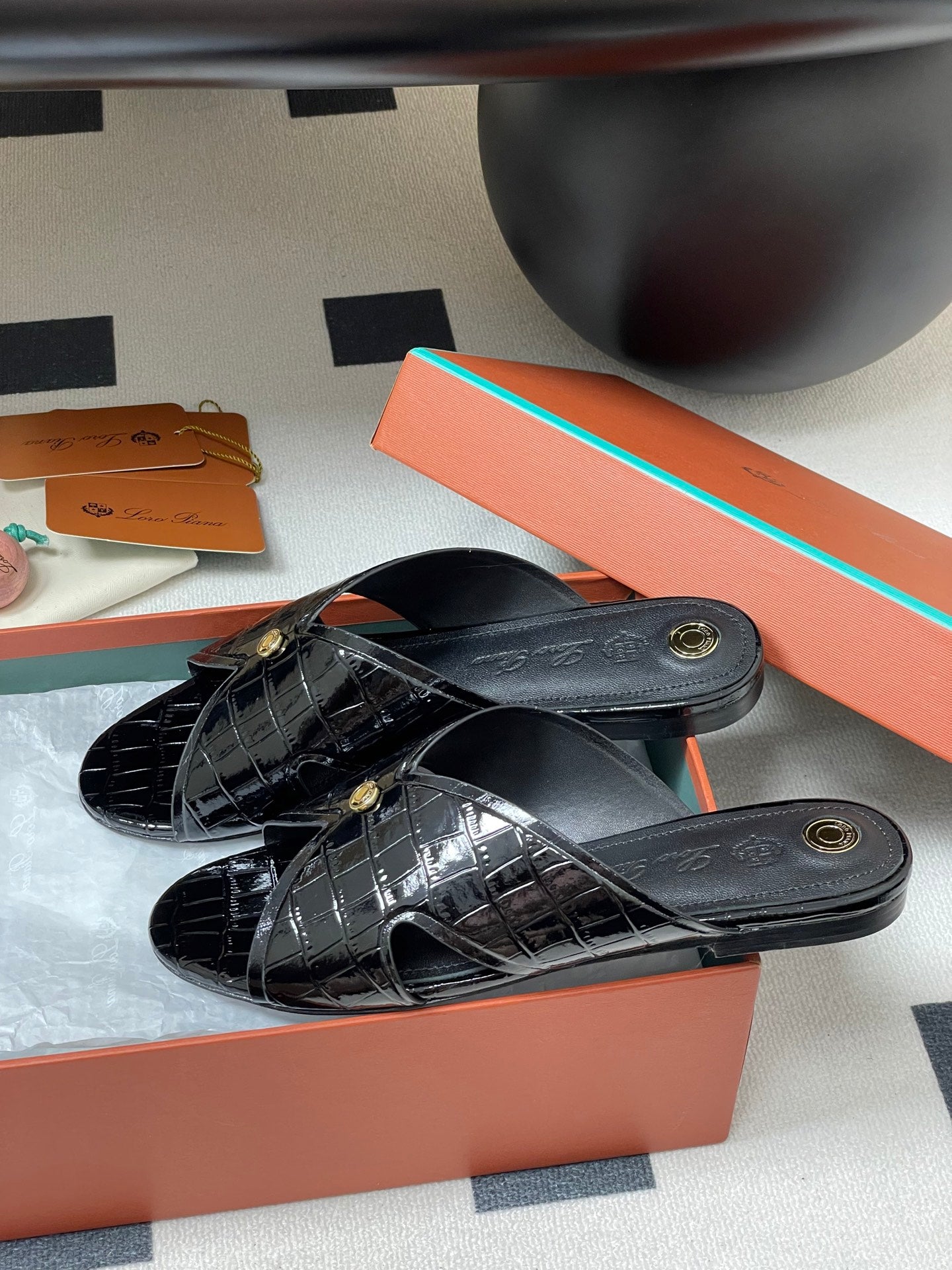 FLAT SLIPPERS IN BLACK CALFSKIN SNAKE EMBOSSING - 35