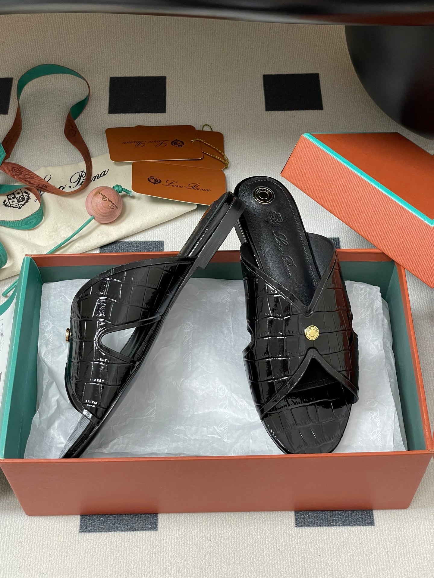FLAT SLIPPERS IN BLACK CALFSKIN SNAKE EMBOSSING - 35
