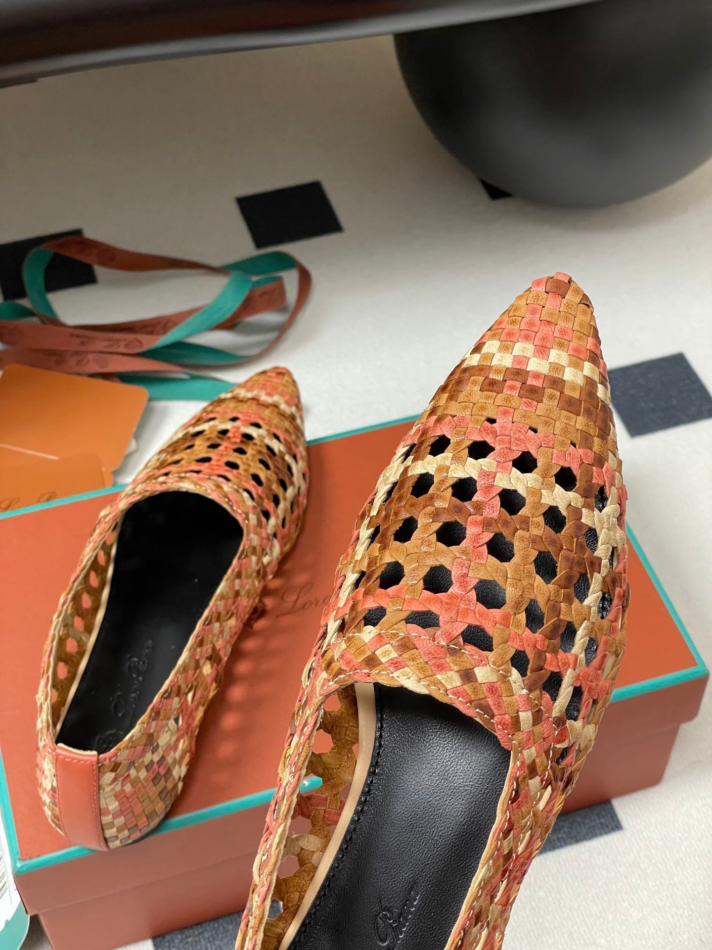 LP POINTED-TOE BALLET FLATS 25S IN ORANGE LAMBSKIN - 35