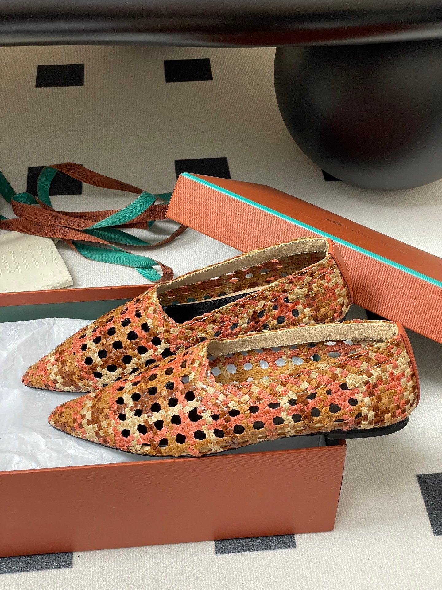 LP POINTED-TOE BALLET FLATS 25S IN ORANGE LAMBSKIN - 35