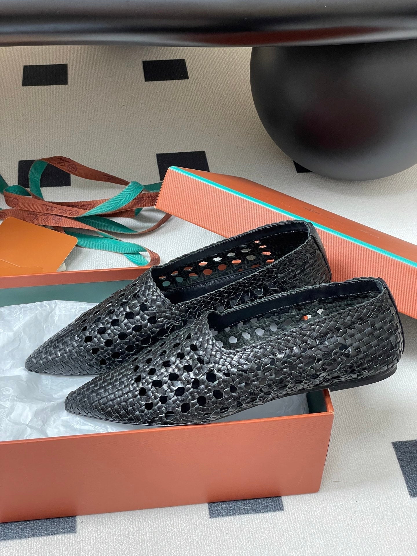 LP POINTED-TOE BALLET FLATS 25S IN BLACK LAMBSKIN - 35