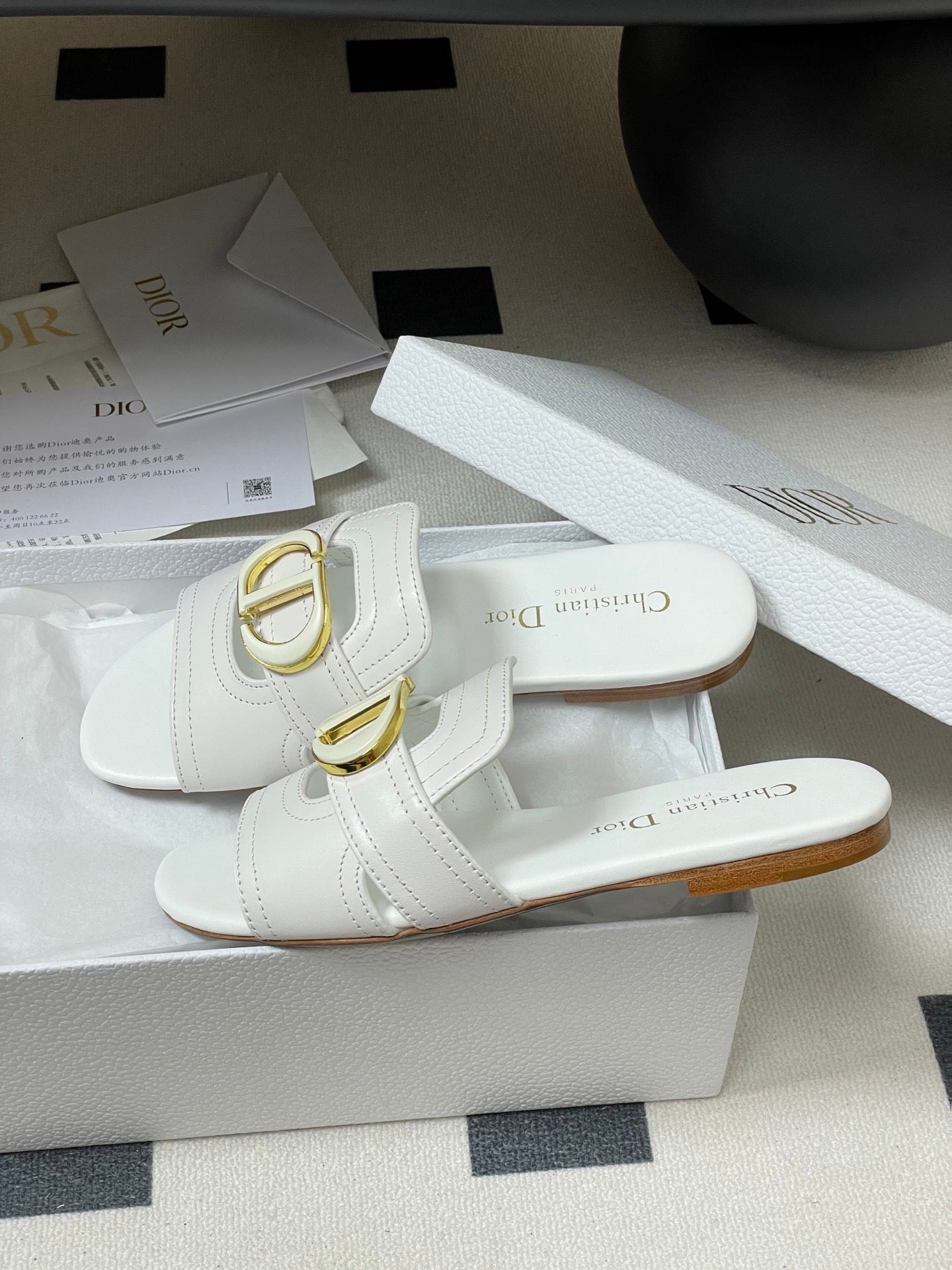 DIOR CLASSIC MONTAIGNE SANDALS 25S IN WHITE LAMBSKIN WITH CD LOGO - 34