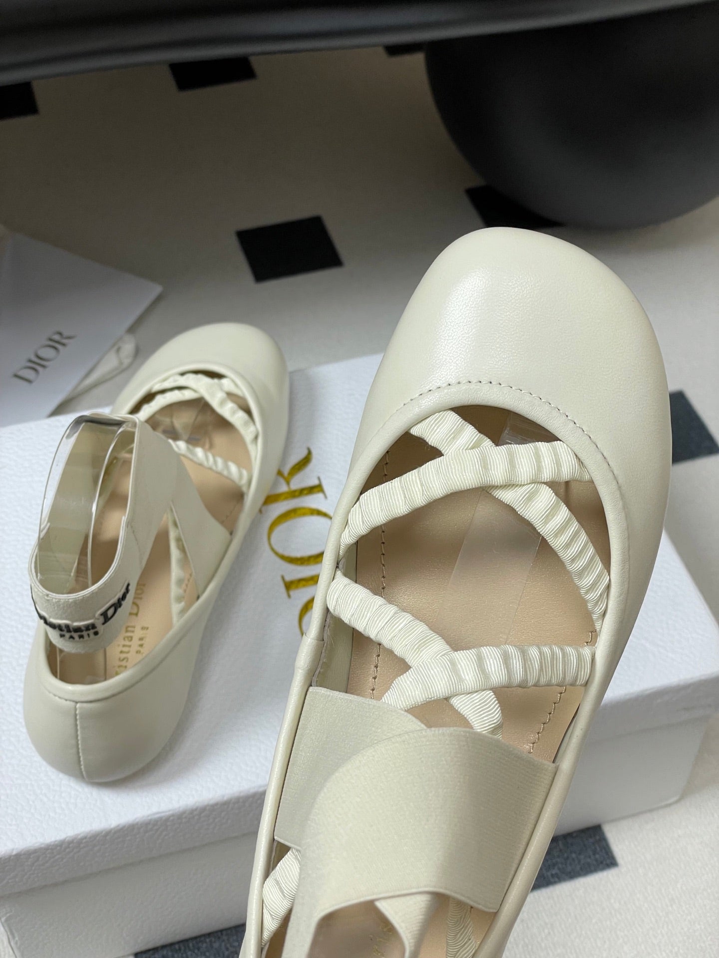 DIOR STRETCH BALLET FLATS 25S IN CREAM WHITE LAMBSKIN WITH CROSSED STRAPS - 35