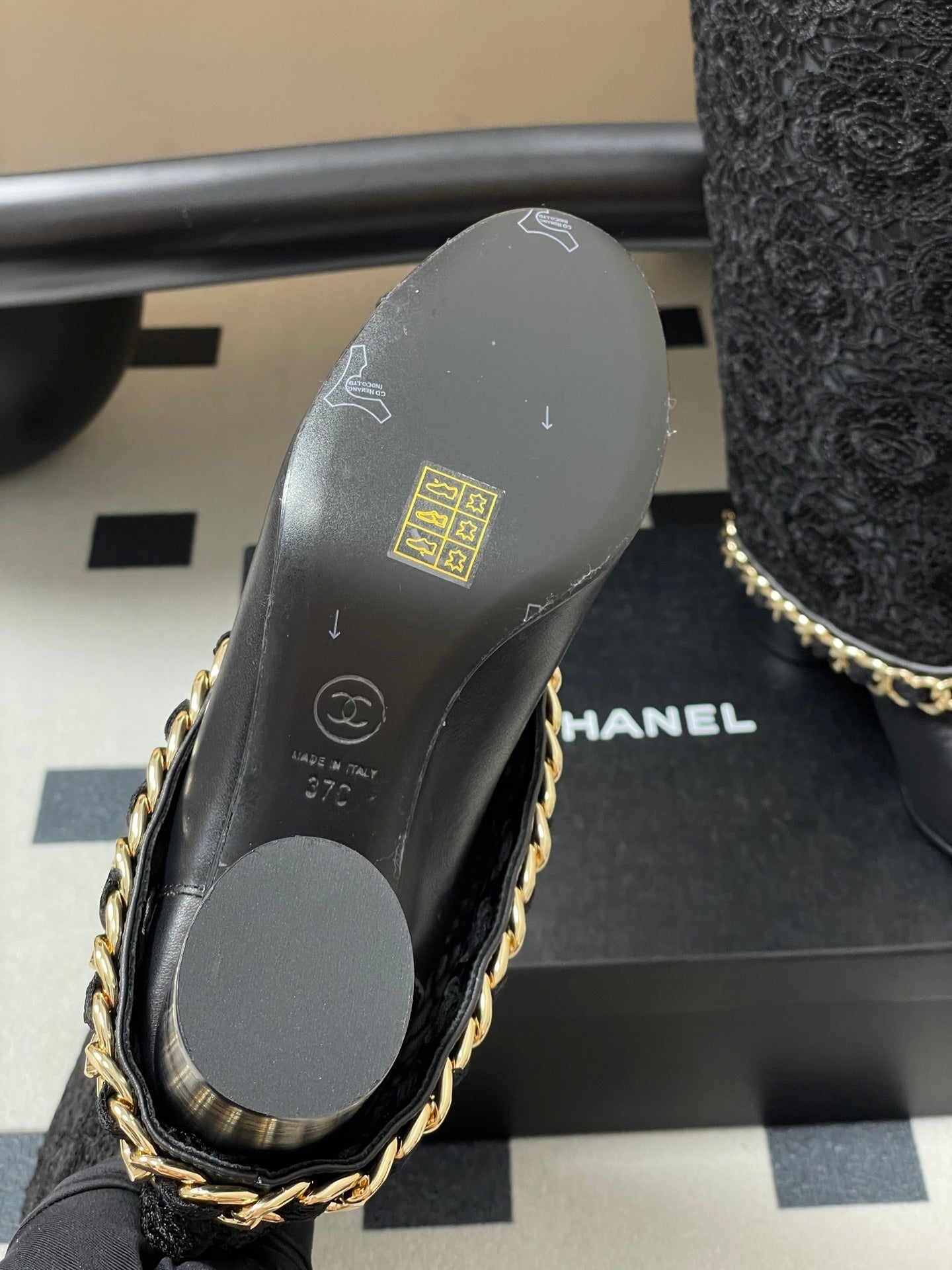 CC FLORAL BOOTS 60MM IN BLACK CALFSKIN WITH GOLD CHAIN - 35