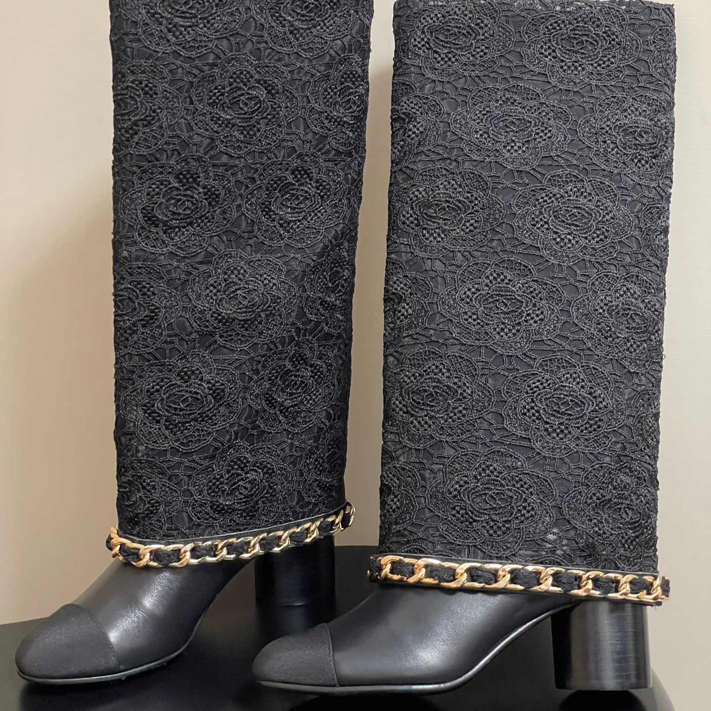CC FLORAL BOOTS 60MM IN BLACK CALFSKIN WITH GOLD CHAIN - 35