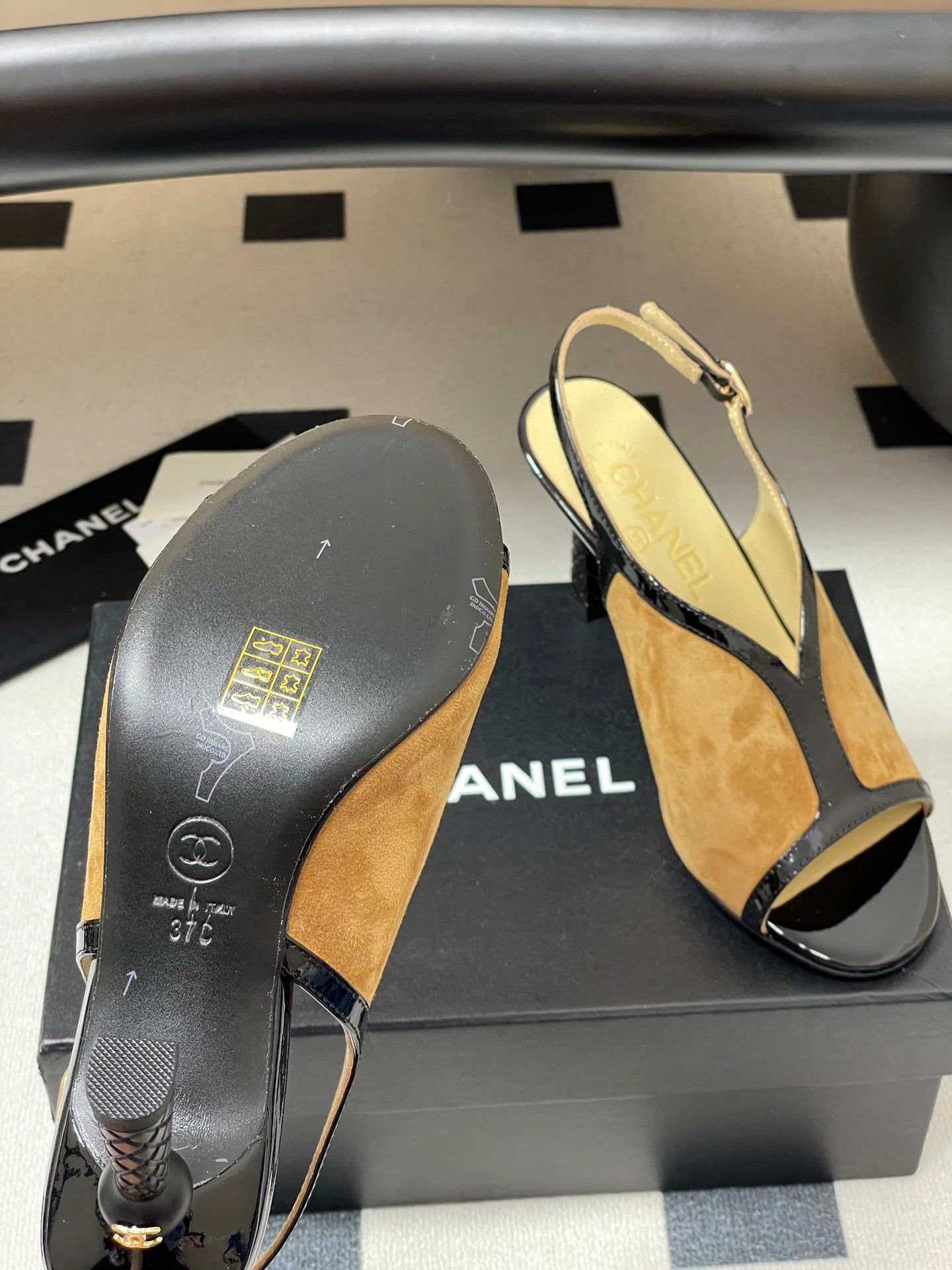 CC HIGH HEELS 85MM IN BROWN AND BLACK SUEDE - 35