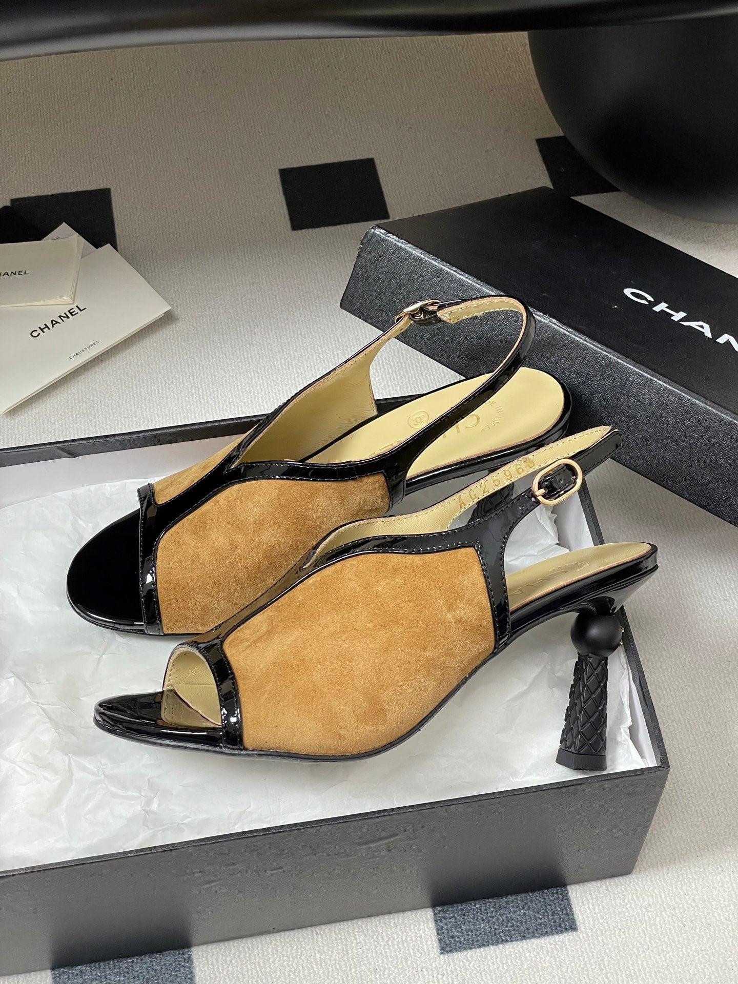 CC HIGH HEELS 85MM IN BROWN AND BLACK SUEDE - 35