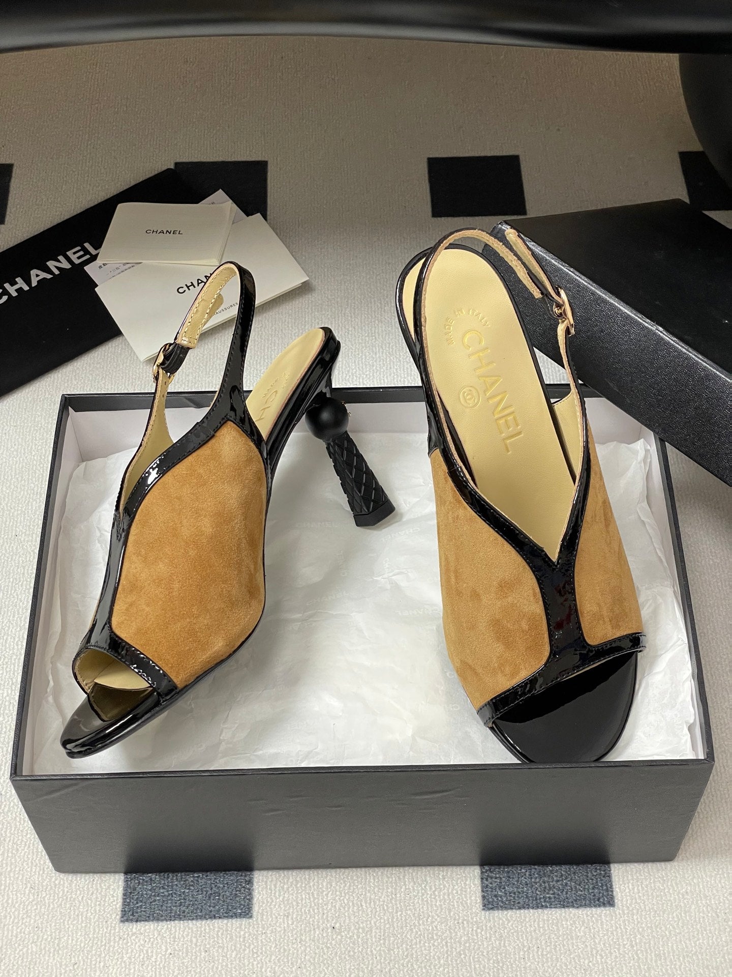 CC HIGH HEELS 85MM IN BROWN AND BLACK SUEDE - 35