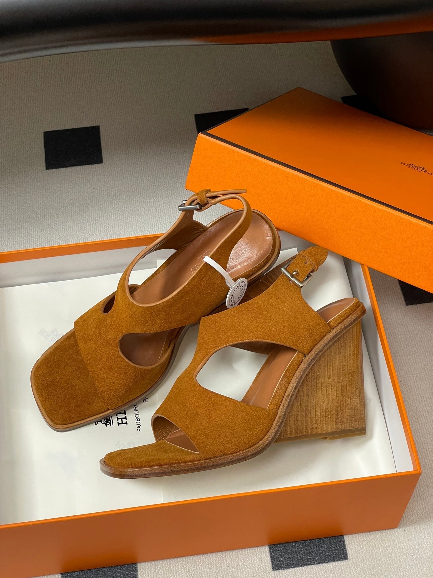 HM 25S KALYA WEDGE SANDAL 100 MM IN BROWN SUEDE - 35