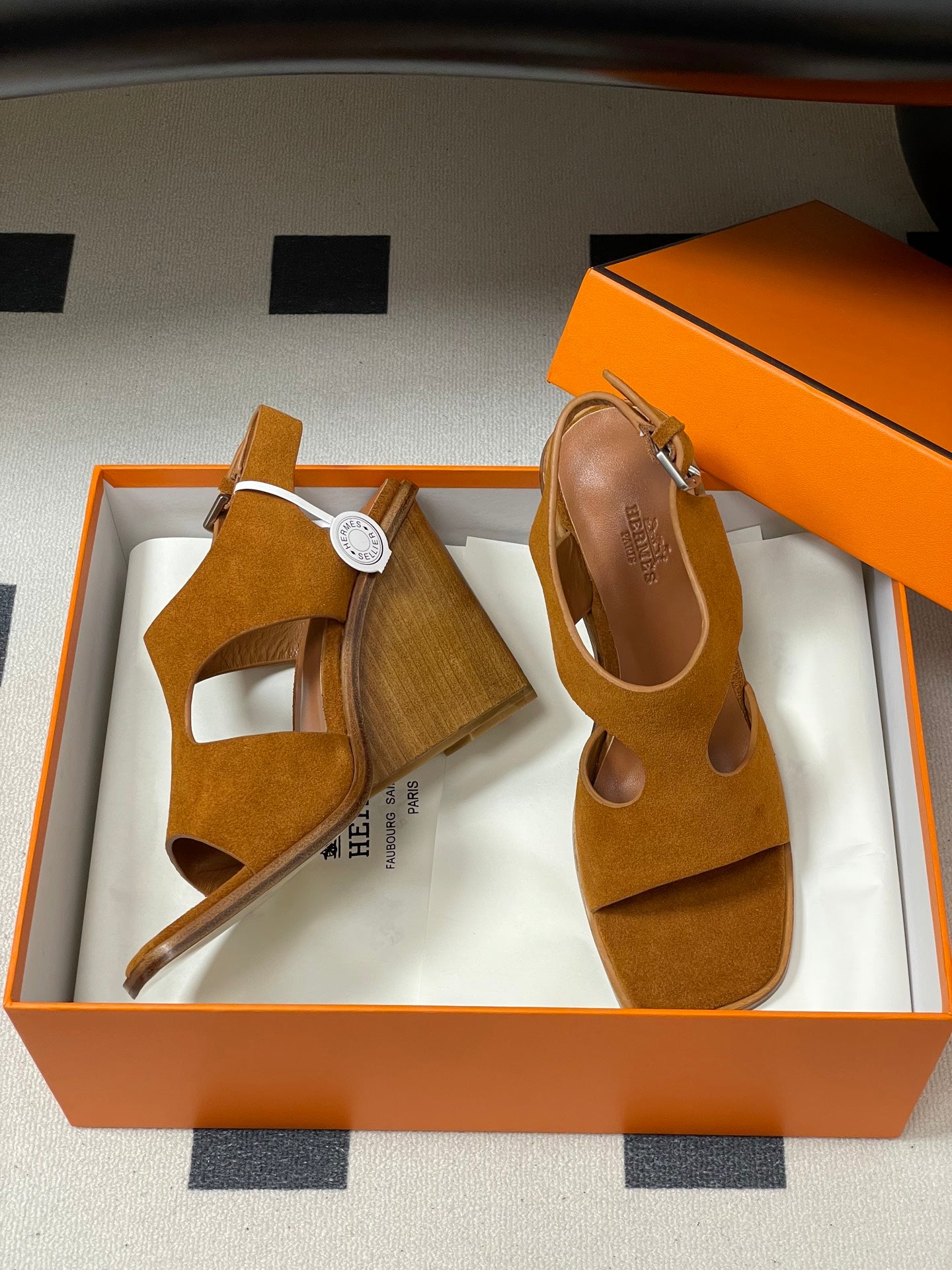 HM 25S KALYA WEDGE SANDAL 100 MM IN BROWN SUEDE - 35