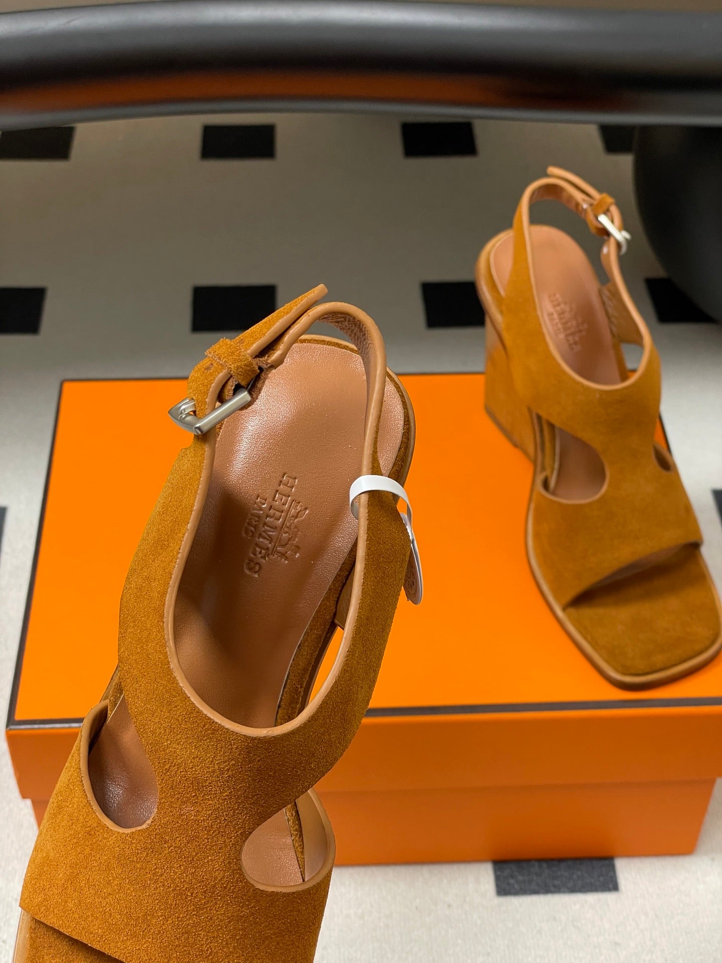 HM 25S KALYA WEDGE SANDAL 100 MM IN BROWN SUEDE - 35