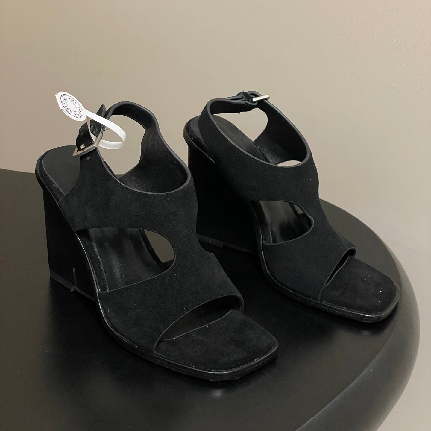 HM 25S KALYA WEDGE SANDAL 100 MM IN BLACK SUEDE - 35