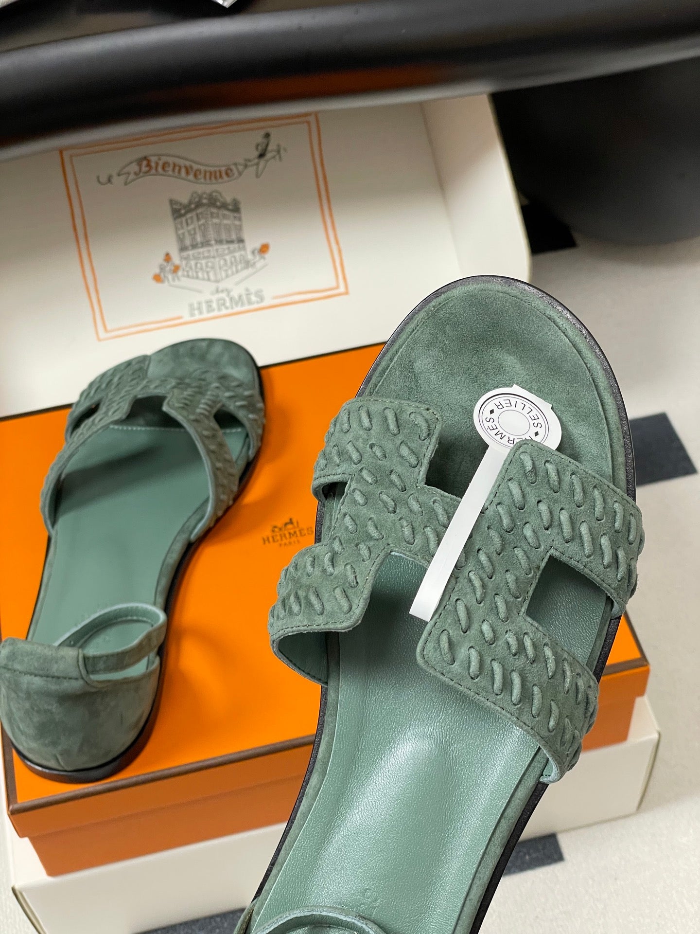 HM 25S SANTORINI SANDAL IN MUTED MINT GREEN SUEDE AND LAMBSKIN - 35