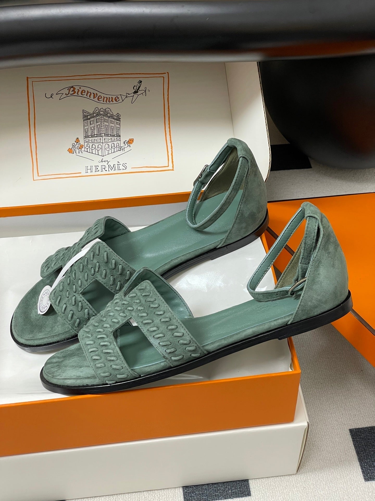 HM 25S SANTORINI SANDAL IN MUTED MINT GREEN SUEDE AND LAMBSKIN - 35