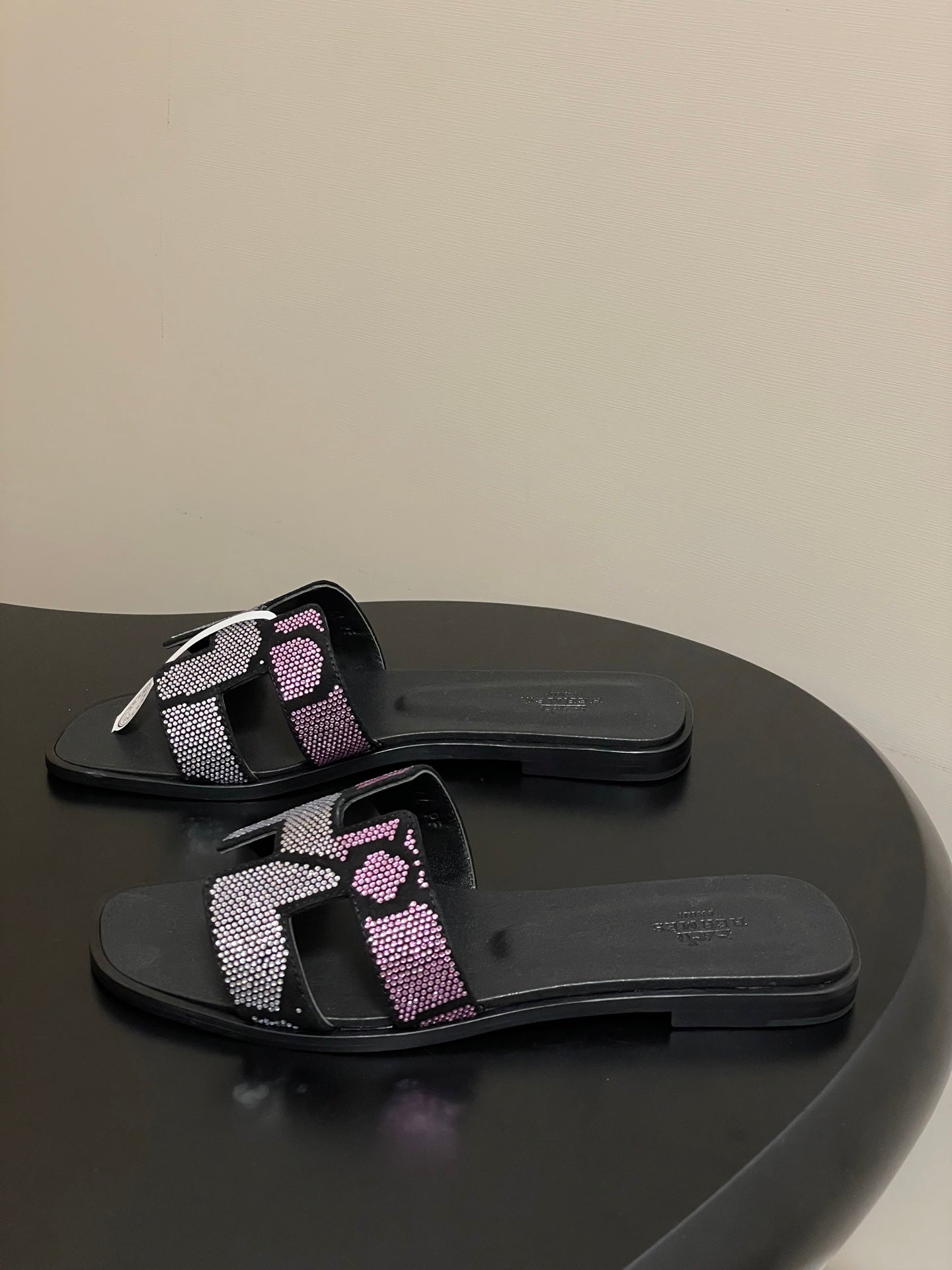 HM 25S ORAN SANDAL IN BLACK LAMBSKIN WITH WHITE MIX PINK STONE DETAILS - 35