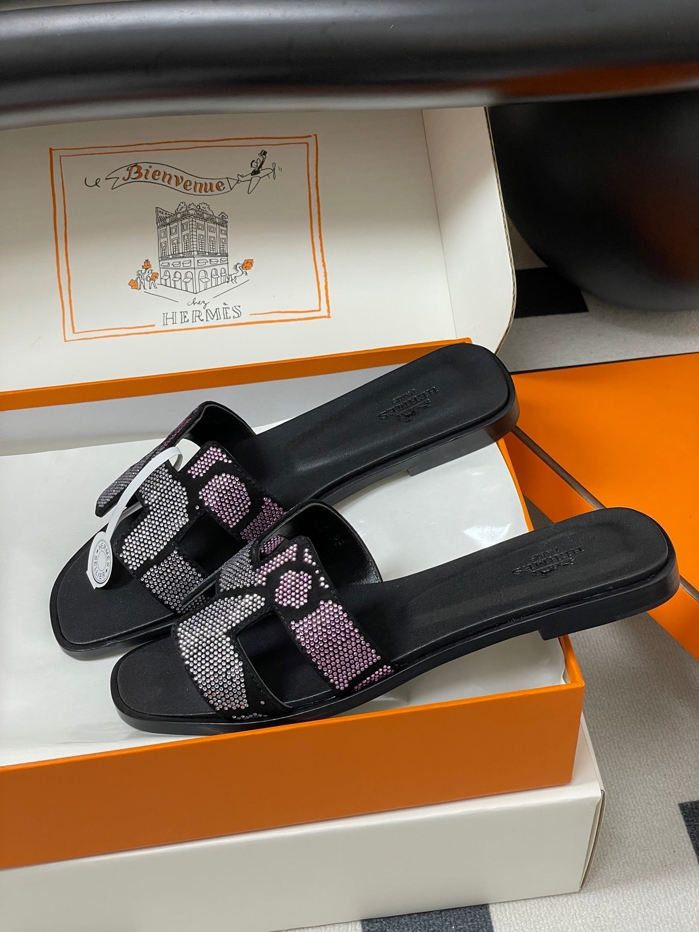 HM 25S ORAN SANDAL IN BLACK LAMBSKIN WITH WHITE MIX PINK STONE DETAILS - 35