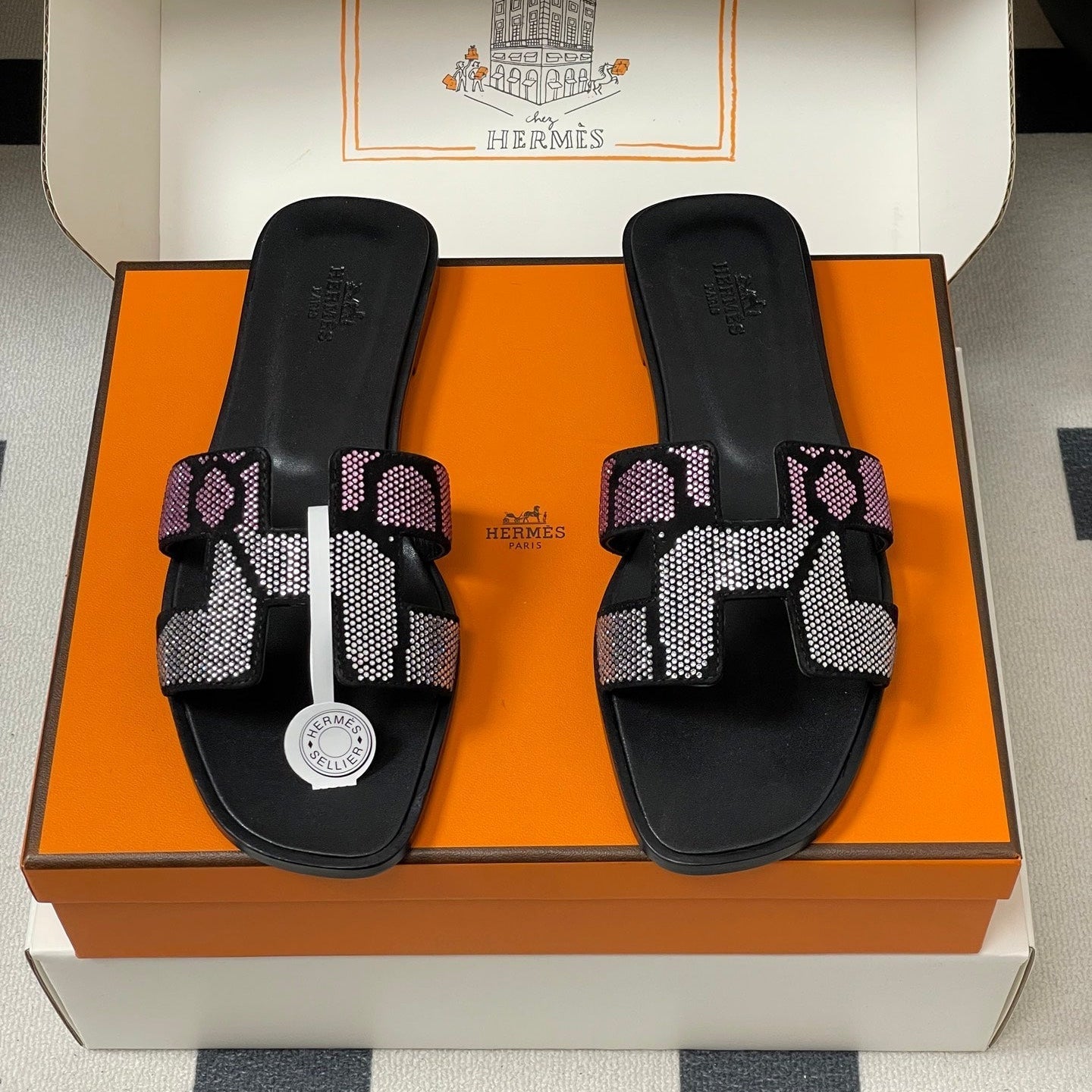 HM 25S ORAN SANDAL IN BLACK LAMBSKIN WITH WHITE MIX PINK STONE DETAILS - 35