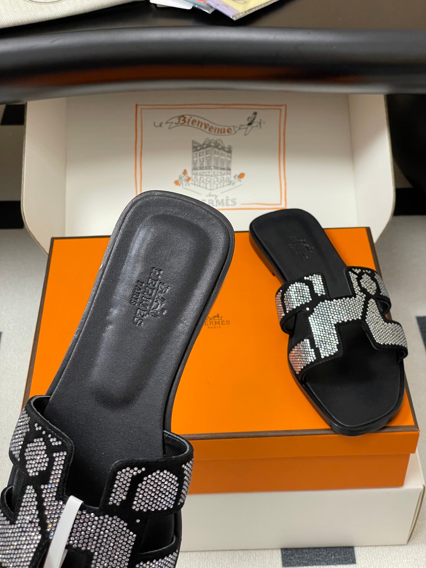 HM 25S ORAN SANDAL IN BLACK LAMBSKIN WITH WHITE STONE DETAILS - 35