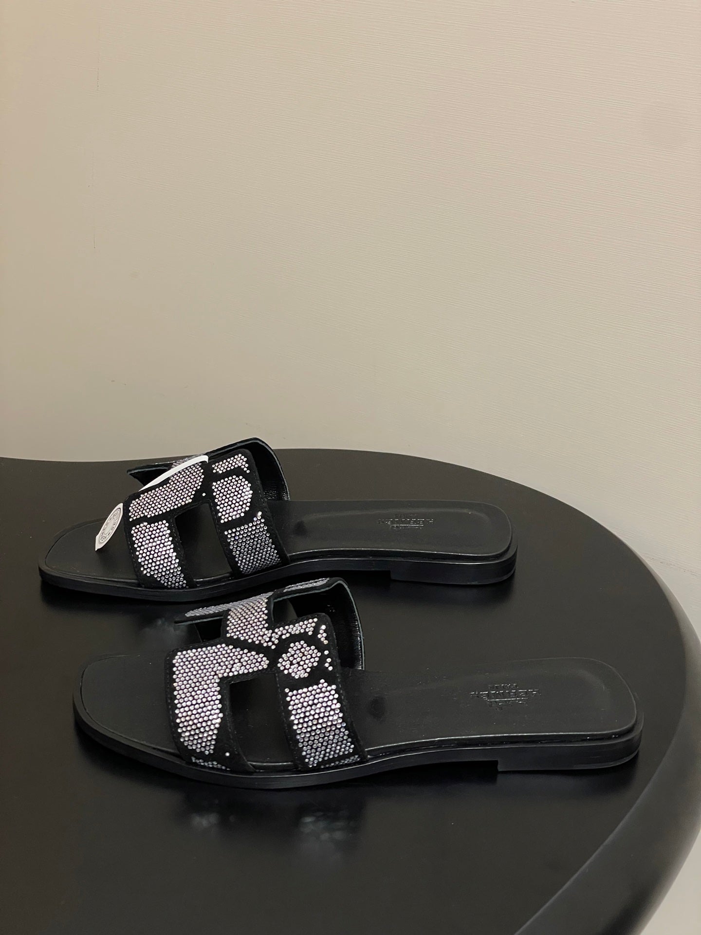 HM 25S ORAN SANDAL IN BLACK LAMBSKIN WITH WHITE STONE DETAILS - 35