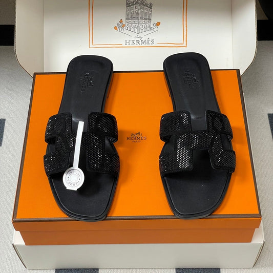 HM 25S ORAN SANDAL З ЧОРНОЇ ОВЧИНИ З ДЕТАЛЯМИ У ВИГЛЯДІ КАМІННЯ - 35