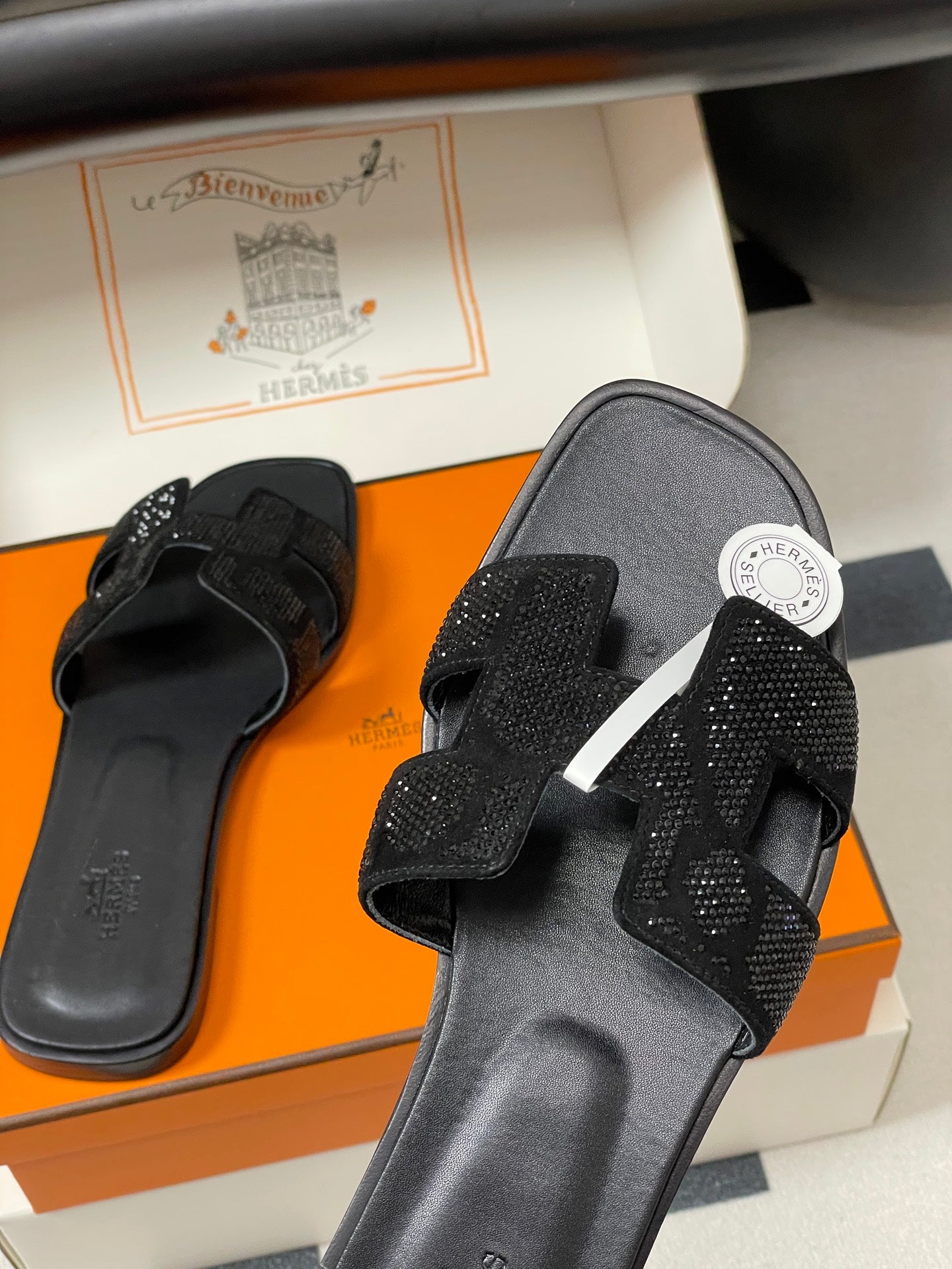 HM 25S ORAN SANDAL IN BLACK LAMBSKIN WITH STONE DETAILS - 35