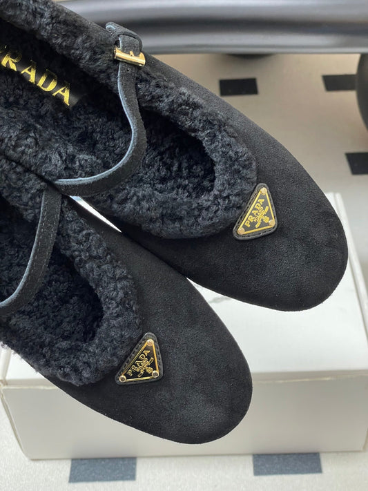 БАЛЕТКИ-МЕРІ ДЖЕЙН PRADA 25S ЧОРНА ЗАМША ІЗ ЗОЛОТОЮ ФУРНІТУРОЮ - 35