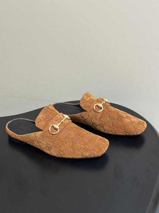 МЮЛІ-ЛОФЕРИ GUCCI 26S HORSEBIT З КОРИЧНЕВОЇ ЗАМШІ