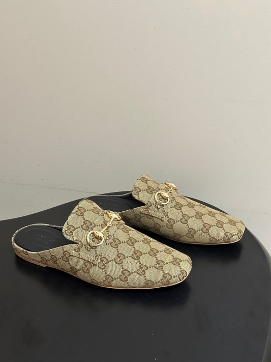 Жіночі мюлі-лофери GUCCI 26S HORSEBIT З БЕЖЕВОГО КАНВАСУ