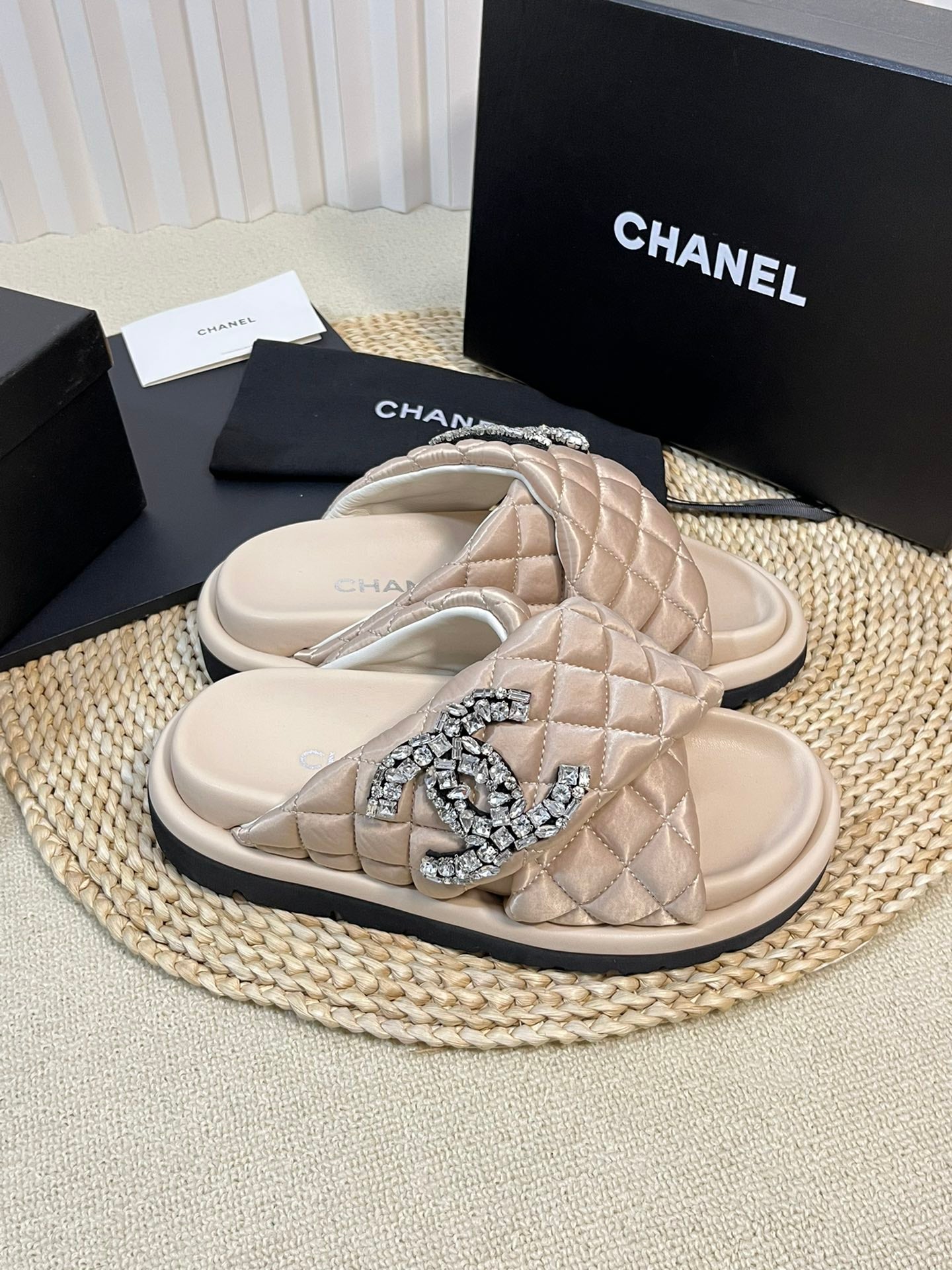 Women's slippers with two crossed straps sheepskins beige cream - 35