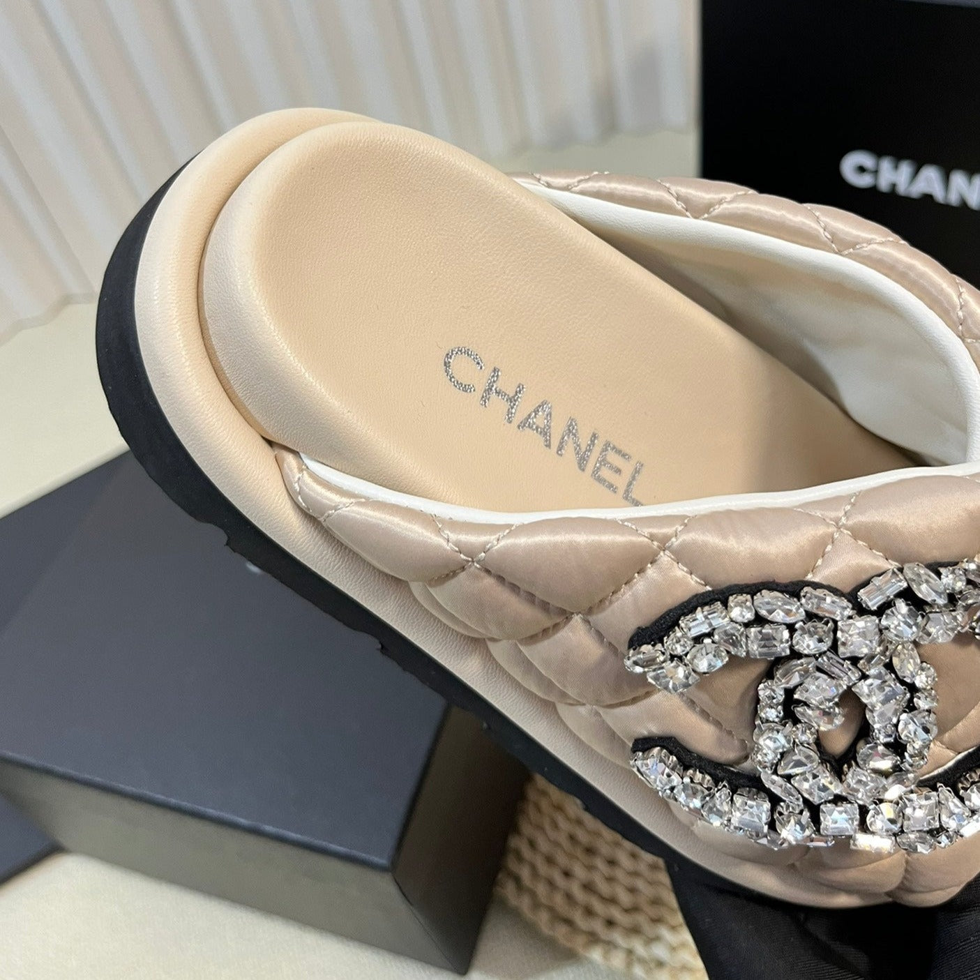 Women's slippers with two crossed straps sheepskins beige cream - 35