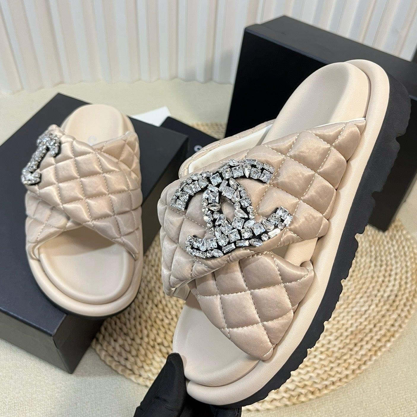 Women's slippers with two crossed straps sheepskins beige cream - 35