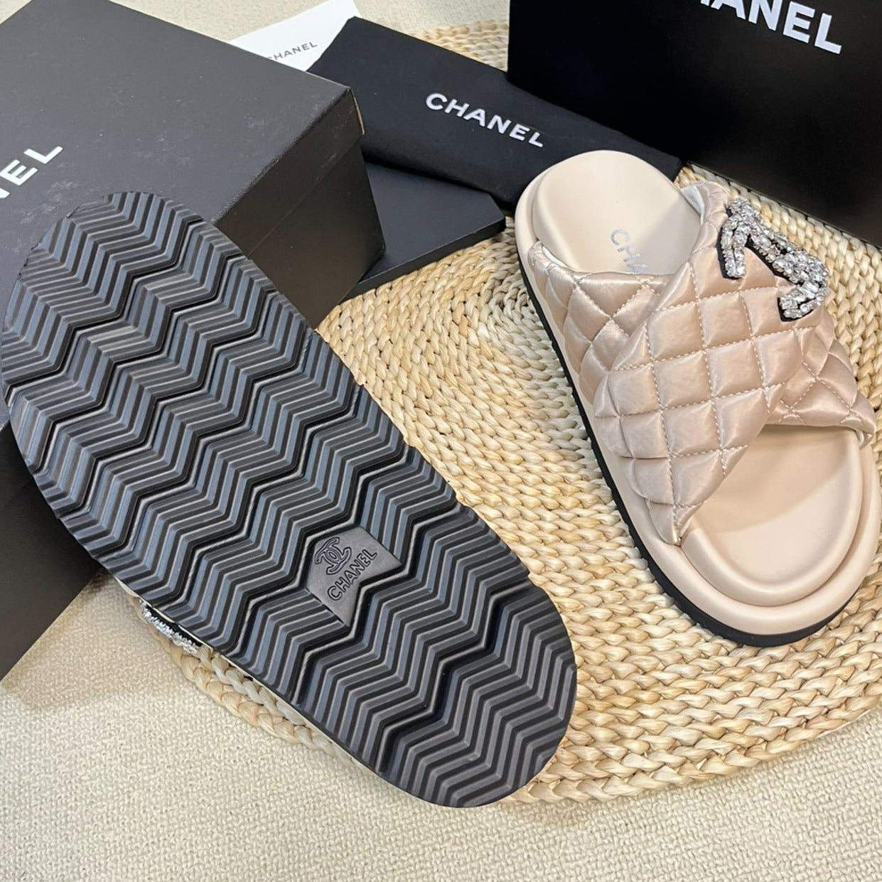 Women's slippers with two crossed straps sheepskins beige cream - 35