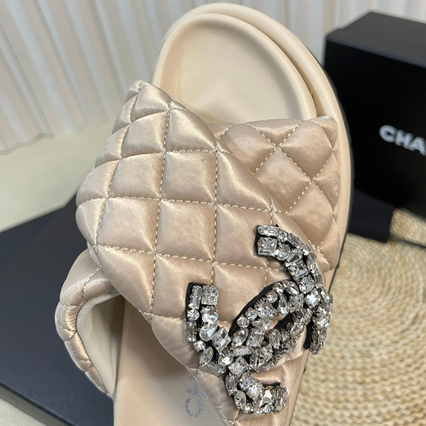 Women's slippers with two crossed straps sheepskins beige cream - 35