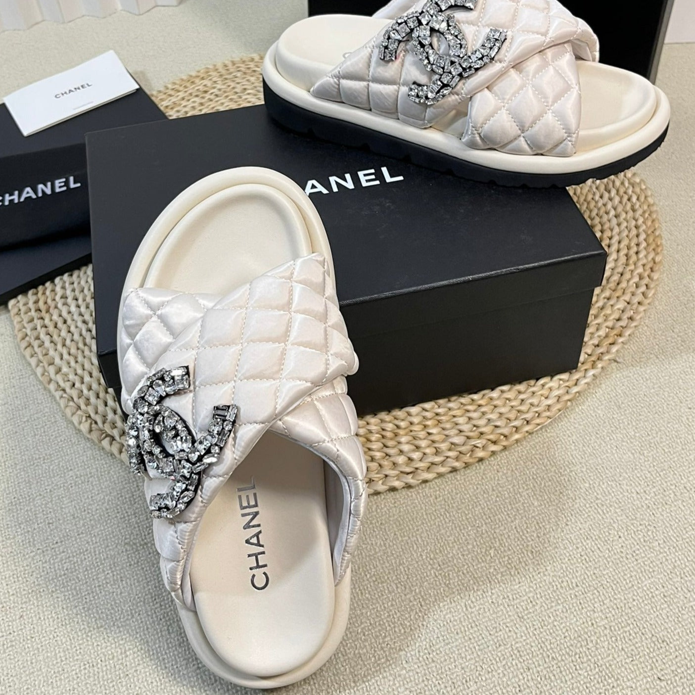 Women's slippers with two crossed straps sheepskins white cream - 35