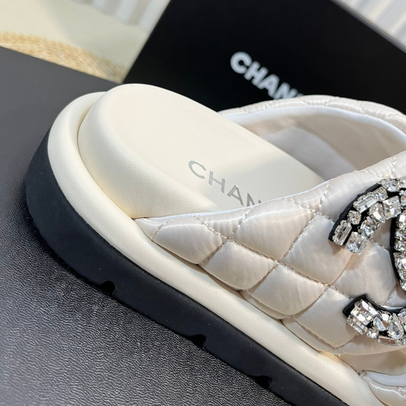 Women's slippers with two crossed straps sheepskins white cream - 35