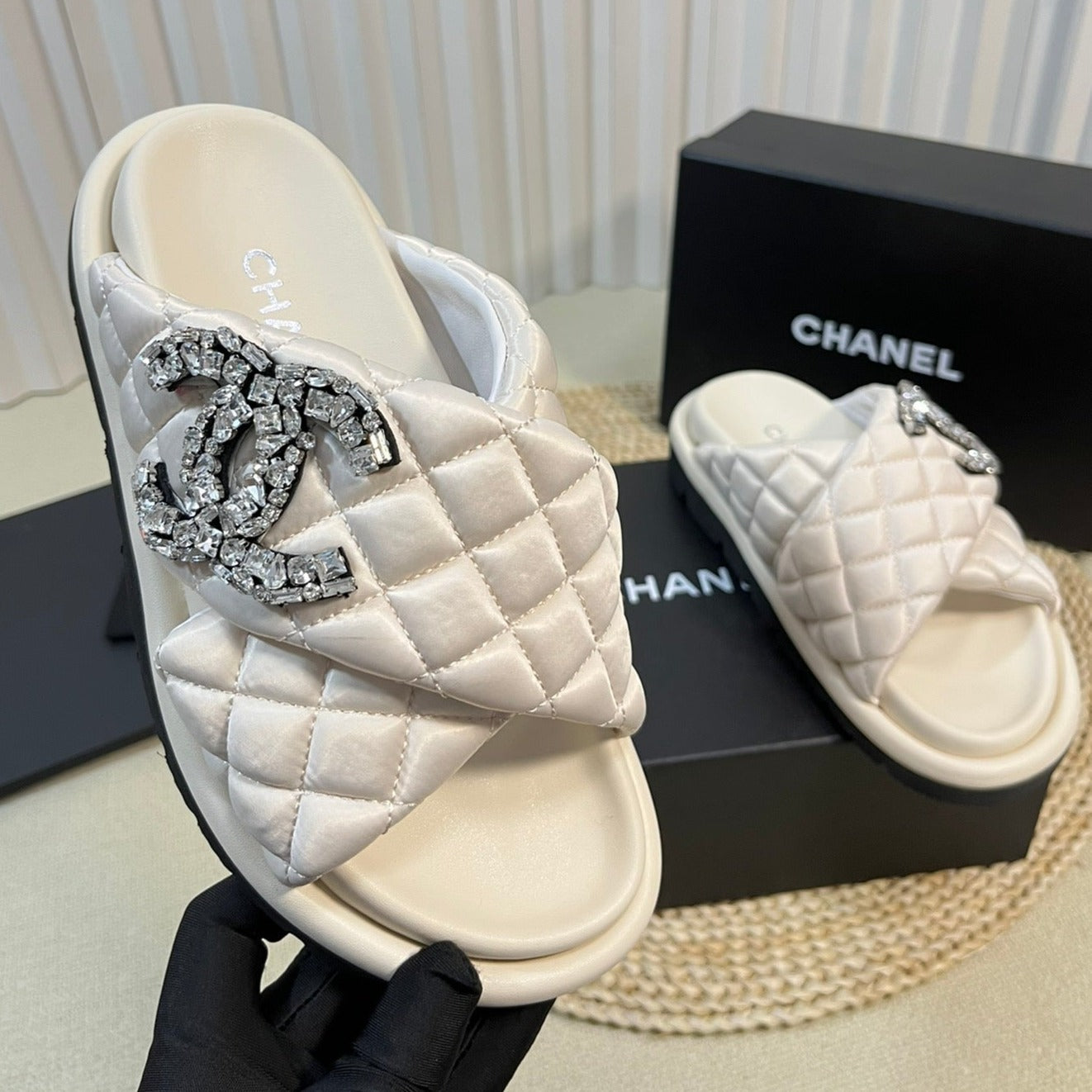 Women's slippers with two crossed straps sheepskins white cream - 35