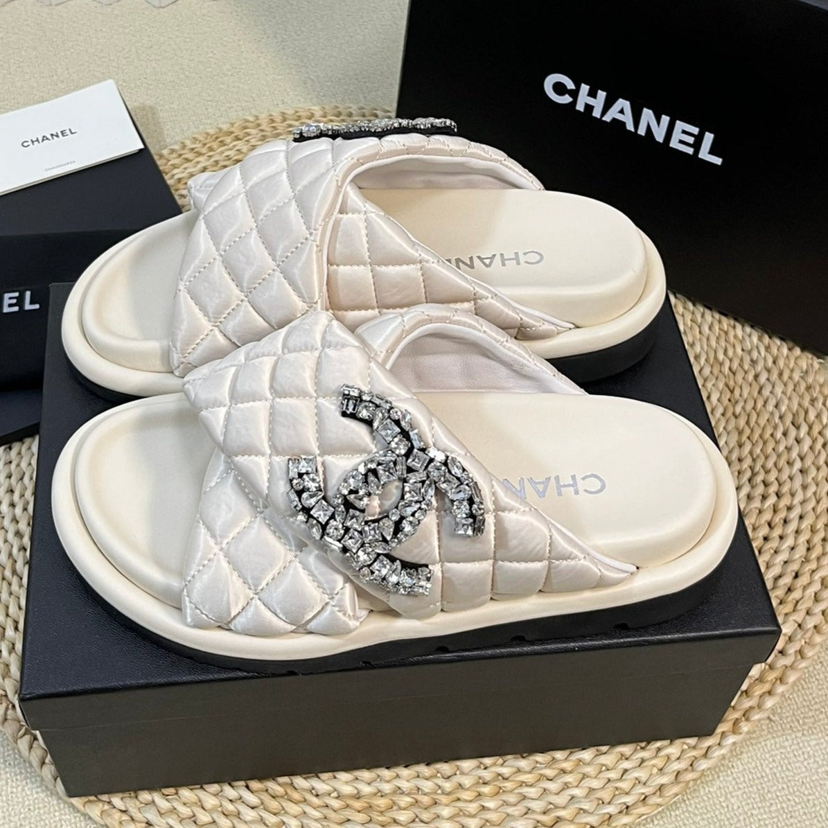 Women's slippers with two crossed straps sheepskins white cream - 35