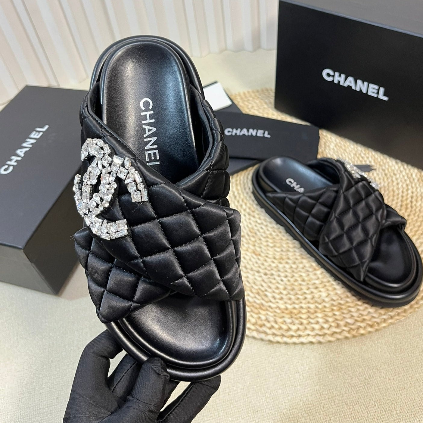 Women's slippers with two crossed straps sheepskins black - 35