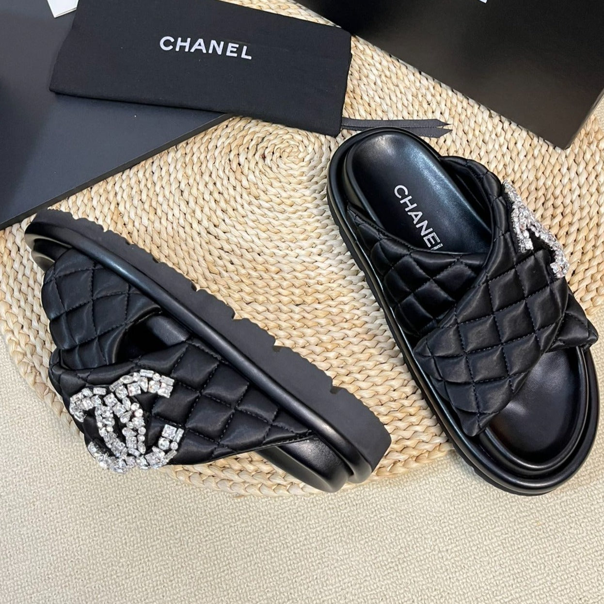Women's slippers with two crossed straps sheepskins black - 35