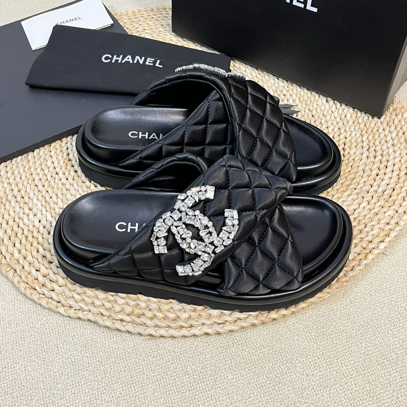 Women's slippers with two crossed straps sheepskins black - 35