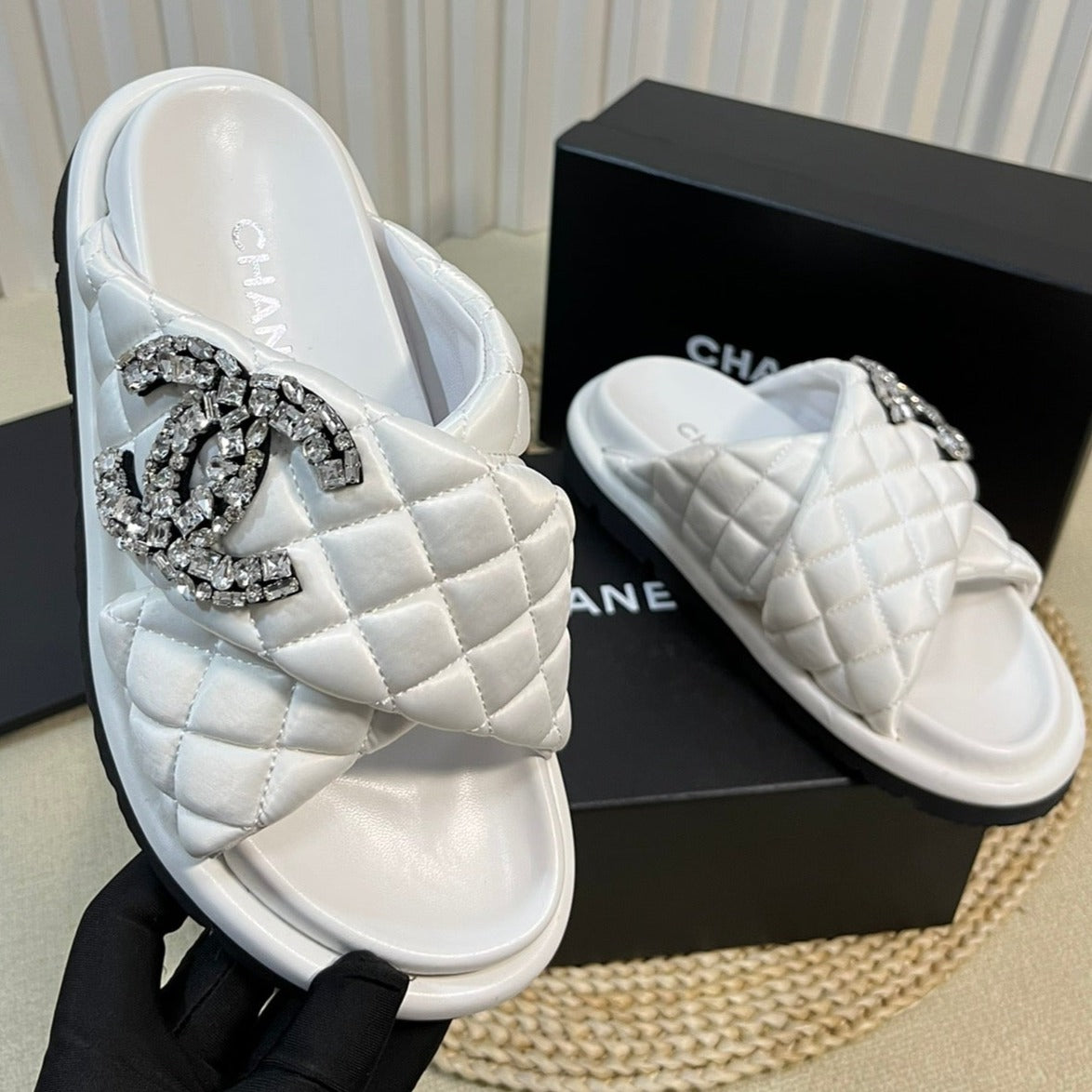 Women's slippers with two crossed straps sheepskins white - 35