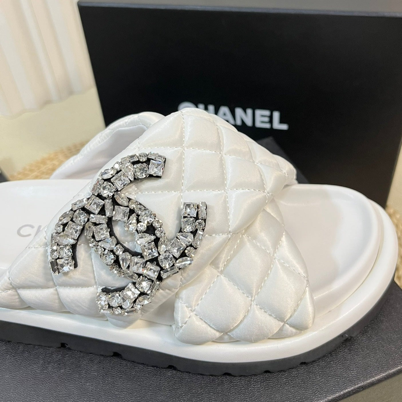 Women's slippers with two crossed straps sheepskins white - 35