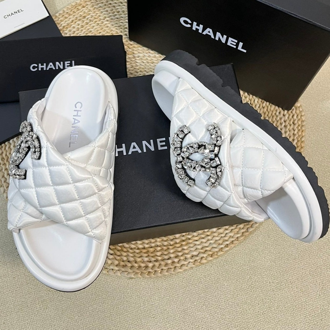Women's slippers with two crossed straps sheepskins white - 35