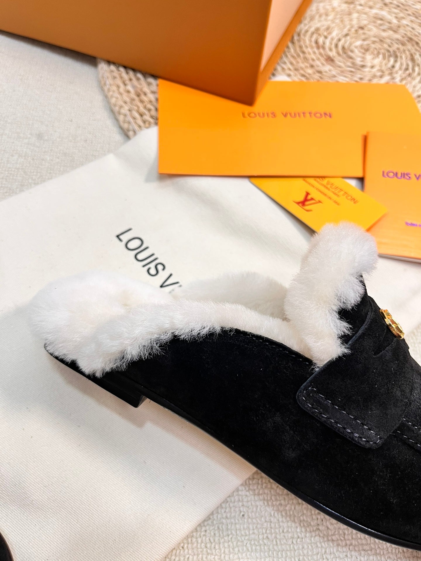 LV COSY FLAT COMFORT CLOG IN BLACK SUEDE AND SHEARLING LINING - 35