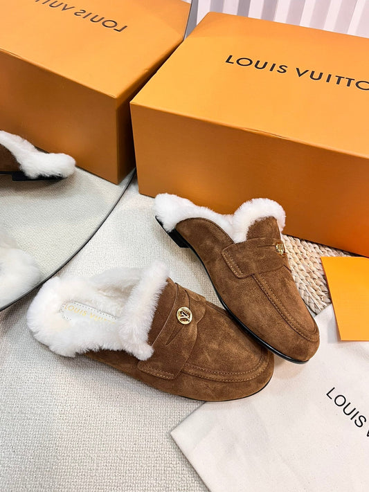 LV COSY FLAT COMFORT CLOG З КОМФОРТНОЮ ПІДОШВОЮ З РУДО-КОРИЧНЕВОЇ ЗАМШІ ТА ПІДКЛАДКОЮ З ОВЧИНИ – 35