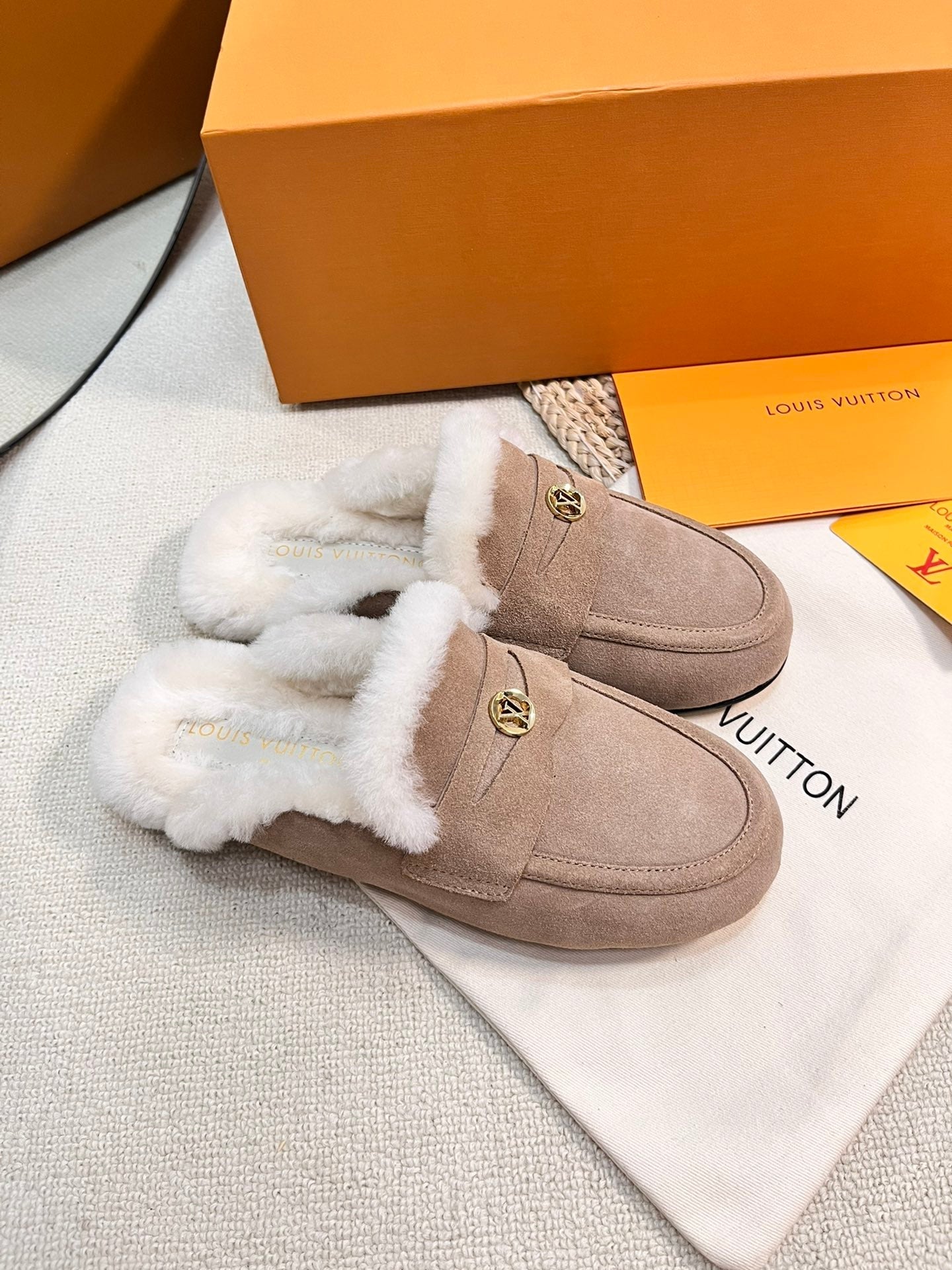 LV COSY FLAT COMFORT CLOG IN MEDIUM BROWN SUEDE AND SHEARLING LINING - 35