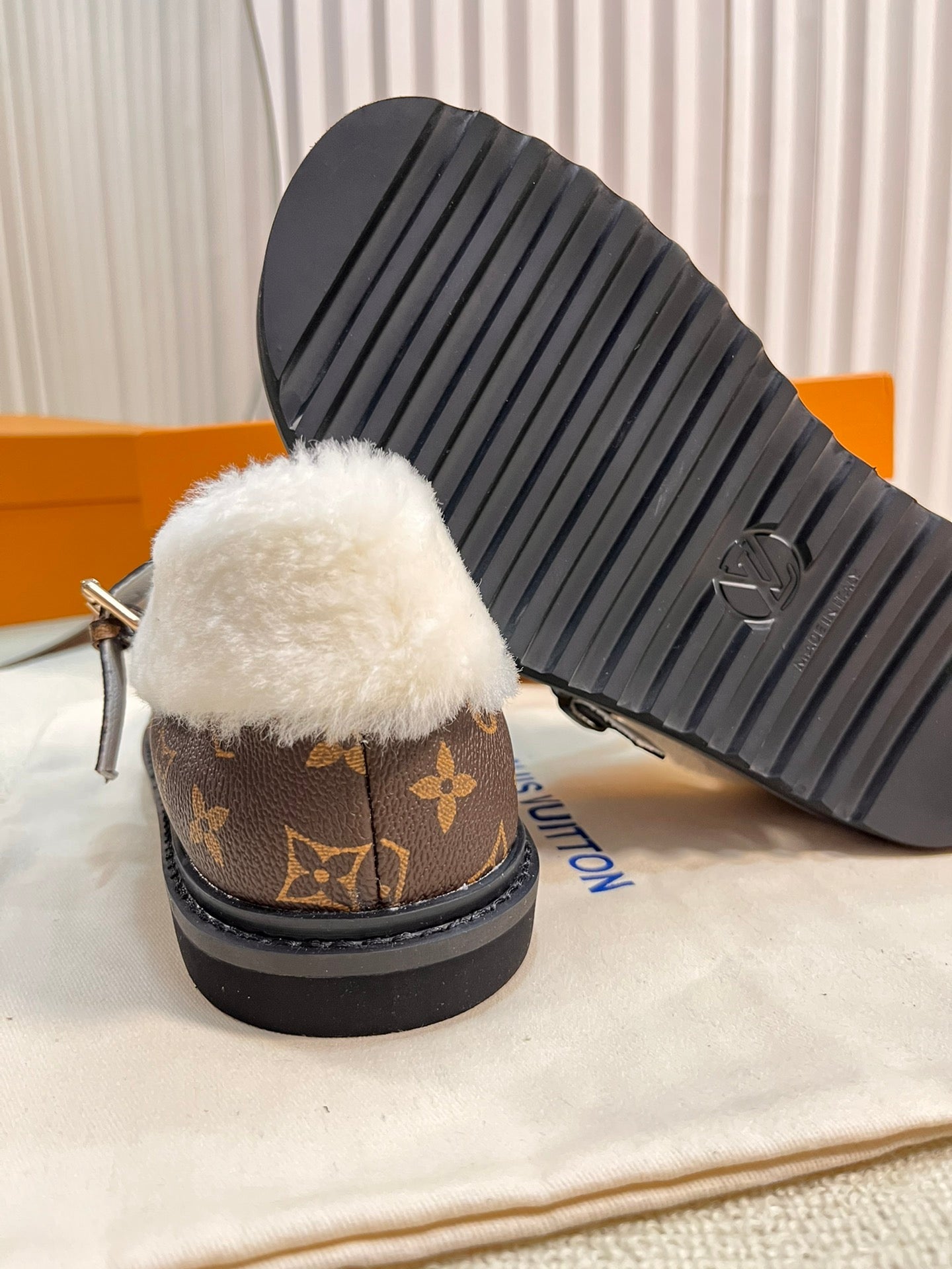COLORADO COMFORT MARY JANE IN CHOCOLATE BROWN MONOGRAM CALFSKIN AND SHEARLING LINING - 35