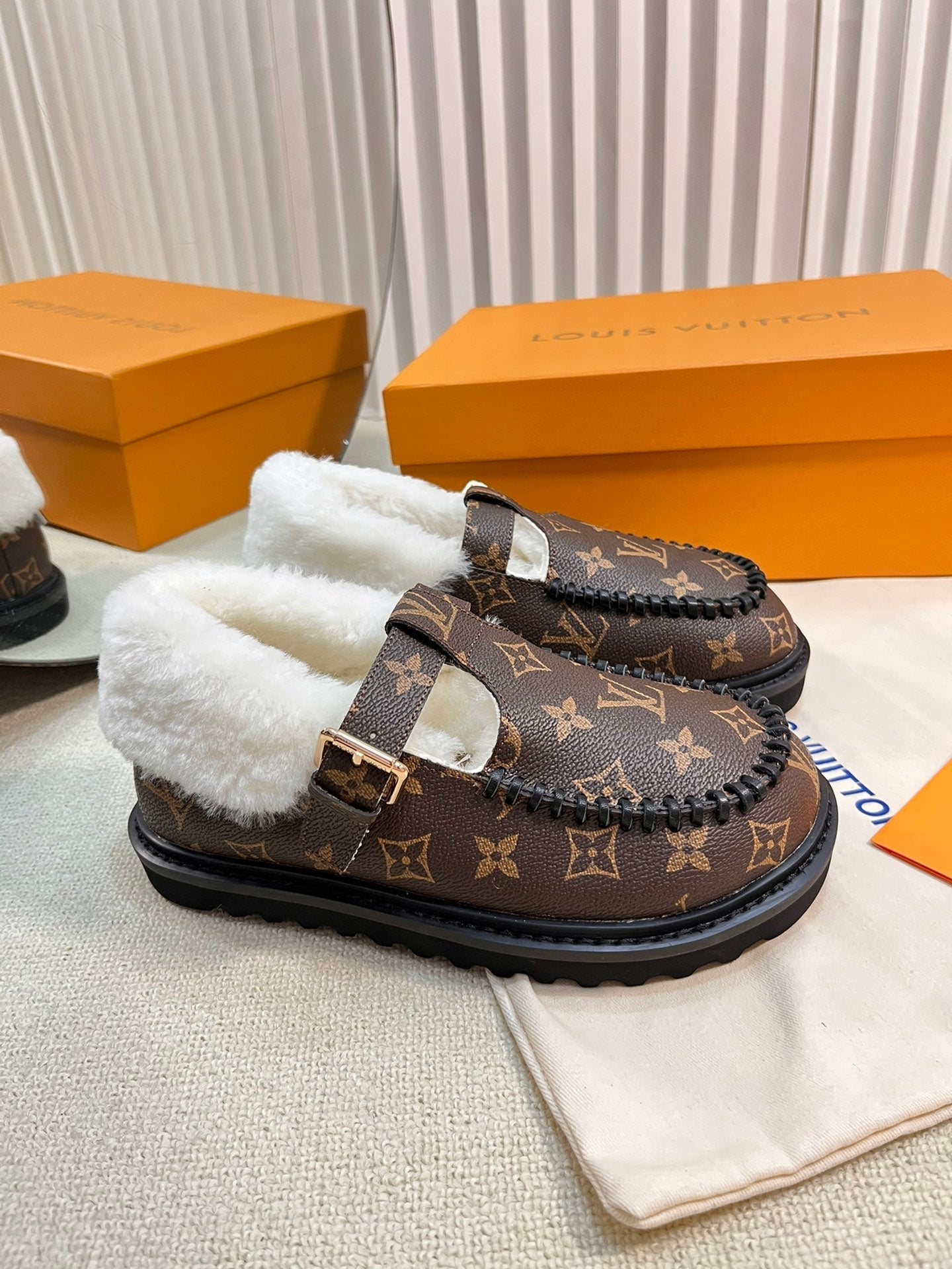 COLORADO COMFORT MARY JANE IN CHOCOLATE BROWN MONOGRAM CALFSKIN AND SHEARLING LINING - 35